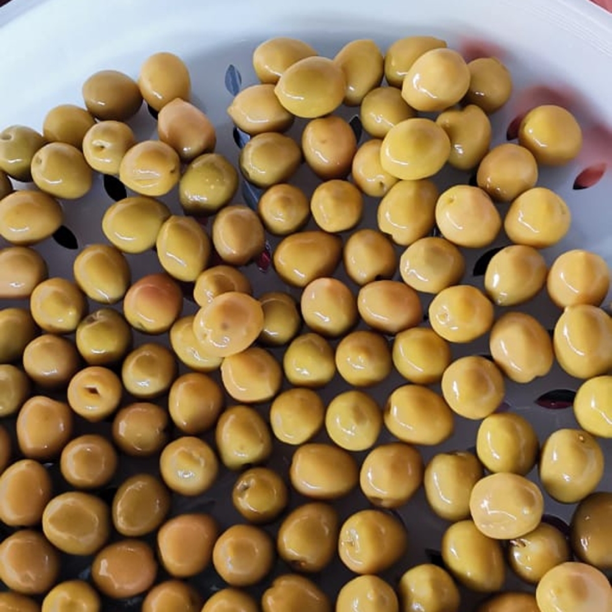 زيتون أخضر كامل